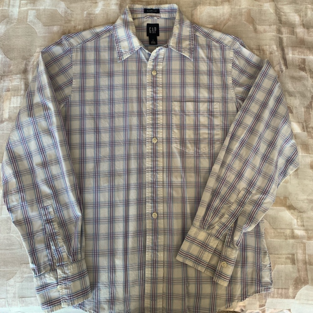 The GAP men’s causal long-sleeve shirt